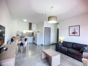 Appartements Appartement Lamalou-les-Bains, 2 pieces, 2 personnes - FR-1-451-194 : photos des chambres