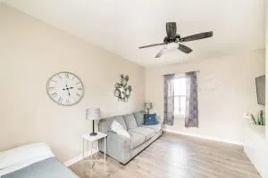 Comfortable and Walkable - Off-Street Parking - Crafton