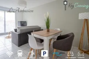 L'Airbusien - Terrasse et parking - Airbus à coté - Brax