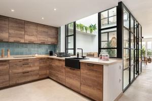 Ocean beachside house with pool 46