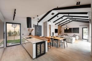 Villa Pedena - Deluxe Comfort & Style