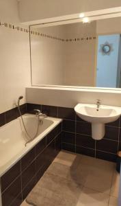 Appartements Beau studio neuf + parking et velo gratuit : photos des chambres