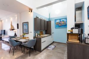 LE FRANCE AP4350 By Riviera Holiday Homes