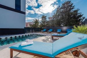 Villa Isola 1, luxury apartment with a pool