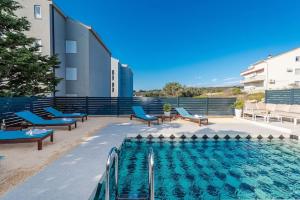 Villa Isola 1, luxury apartment with a pool