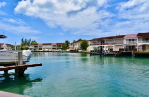 Villa 224 South Finger 2-Bedroom Villa in Jolly Harbour, Walking Distance to the Beach