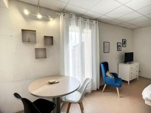 Charmant Studio en Centre-Ville, Proche Thermes avec Balcons et Wifi – Animaux Acceptés - FR-1-451-177