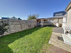 Maisons de vacances Maison renovee 3 chambres, proche mer, jardinet equipe, centre-ville - FR-1-361-464 : photos des chambres