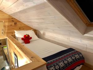 D5 Parking Wifi 3 lits, 2 à 4 pers 1 Ch et Mezzanine Petite hauteur Réduc Semaine ou Mois, Velo