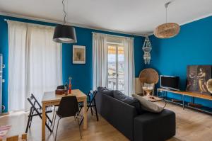 GuestHost - Bellocchio Colorful Apt with Parking