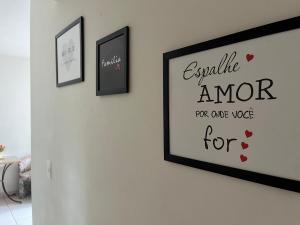 Apartamento amplo a menos de 400 metros da praia localizado próximo a praça da Brunella, área nobre do Guarujá.