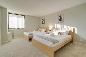Located Crystal City Apt with Dazzling Amenities