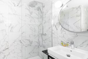 Queen Room room in Hilton Garden Inn London Heathrow Airport