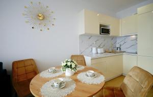 Apartament SÅ‚oneczny Lux - Resort AQUA POLANKI - Baseny-Sauny-SiÅ‚ownia-2023r