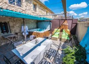 Gîte avec jacuzzi privatif dans un mas provençal - Navacelles