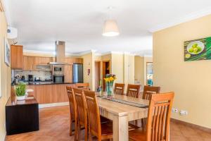 Moradia com piscina e vista Mar