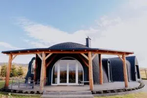 Kopuła na wzgórzu - Gołoqłowy