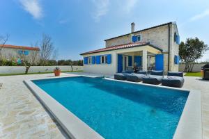 Beautiful new villa with a pool, near sandy beach, large garden - by Traveler tourist agency Krk ID 2384