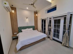 Green Villa - Peaceful Location, Luxury Rooms - 200 Meters from Bus Stand & 500 Meters from Udaipur City Railway Station