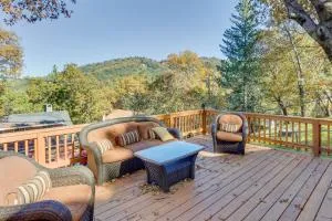Spacious Crestline Retreat 1 Mi to Lake Gregory - Arrowhead Highlands