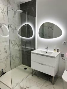 Sejours chez l'habitant Chambre d'hote independante - Calme - Parking - Climatisation - SDB privee : photos des chambres