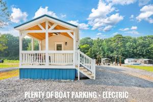 7 Le Soleil Retro Tiny House, Boat Parking, Mins to Lake Guntersville, City Harbor