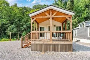 6 A Little Wanderlust Lux Tiny House, Firepit, Boat Parking, 5 Mins to Lake, Downtown - 加兹登