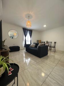 Completo-Comodidad y estilo superior centrico