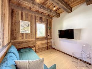 Appartement 4 Chambres avec Terrasse et Parking à Combloux - FR-1-560-66