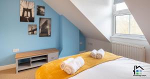 2 Bedroom Flat - Walk to train station & the centre - Prime location - Free allocated parking