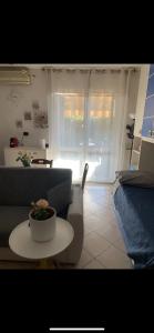 Grazioso monolocale con giardino