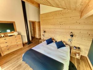 Demi-chalet de luxe avec piscine et vue Mont Blanc - FR-1-560-71