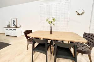 Stunning 5 Bed Luxury Oasis Heated Pool Hot Tub