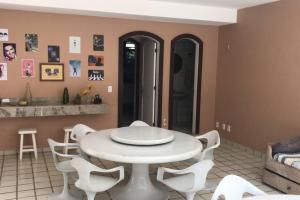 Um sonho de casa frente à laguna