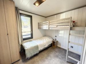 Chalets Chalet 4 pers avec piscine chauffee, terrasse privative, a 2 pas de la plage et commerces - FR-1-361-467 : photos des chambres