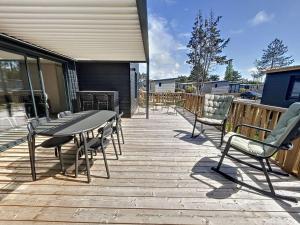 Chalets Chalet 4 pers avec piscine chauffee, terrasse privative, a 2 pas de la plage et commerces - FR-1-361-467 : photos des chambres