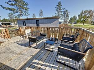 Chalet Jullouville - 6 pers. - Piscine chauffée - Terrasse privative - Proche plage et commerces - FR-1-361-470