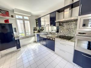 Appartements Appartement renove avec ascenseur - Proche plage et centre-ville - FR-1-361-506 : photos des chambres