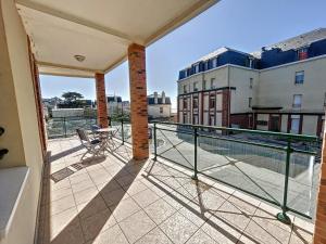 Appartements Appartement renove avec ascenseur - Proche plage et centre-ville - FR-1-361-506 : photos des chambres