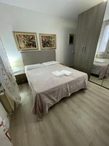 King Room Sea View with Shared Bathroom room in Harry's GH Canal View
