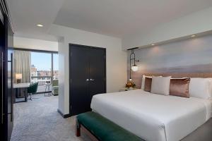 Deluxe Junior King Suite with Water View room in Hotel 1000 LXR Hotels & Resorts