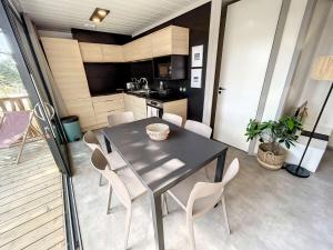 Chalet standing avec piscine chauffée, proche plage et commerces, équipé de WiFi - 6 couchages. - FR-1-361-513