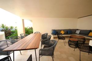 Apartment near the beach, rooftop, pool, sea view.