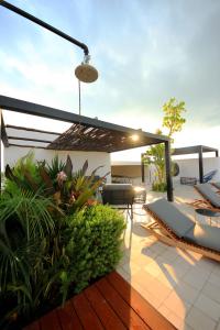 Apartment near the beach, rooftop, pool, sea view.