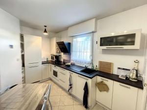 Appartements Appartement cosy a Granville, proche plage pour 2 personnes avec WiFi et parking - FR-1-361-517 : photos des chambres