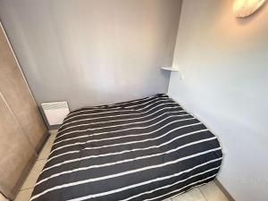 Appartements Appartement cosy a Granville, proche plage pour 2 personnes avec WiFi et parking - FR-1-361-517 : photos des chambres