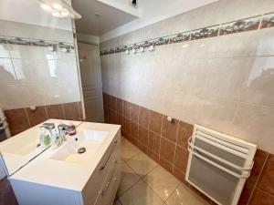 Appartements Appartement cosy a Granville, proche plage pour 2 personnes avec WiFi et parking - FR-1-361-517 : photos des chambres