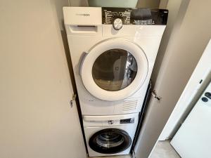 Chalet standing, 6 couchages, piscine chauffée, terrasse privée, proche plage et commerces - FR-1-361-520