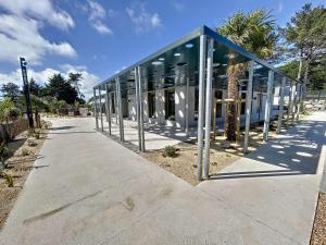 Chalet standing, 6 couchages, piscine chauffée, terrasse privée, proche plage et commerces - FR-1-361-520