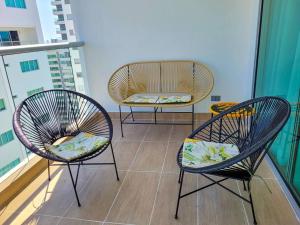 Spectacular*2bed*balcony* Ac*Near Beach MONTU 1404B